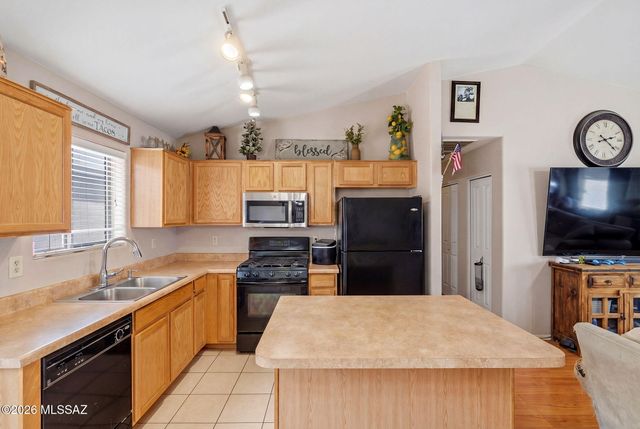 7816 S Baja Stone Avenue, Tucson, AZ 85756