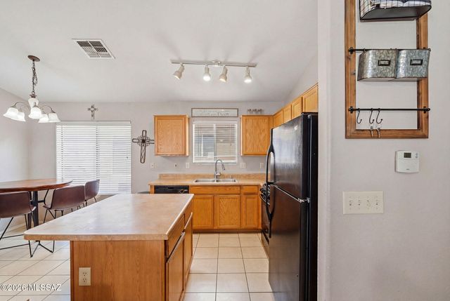 7816 S Baja Stone Avenue, Tucson, AZ 85756