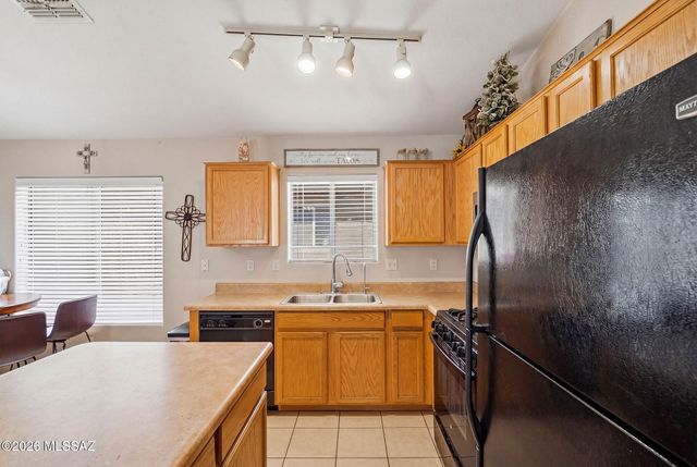 7816 S Baja Stone Avenue, Tucson, AZ 85756