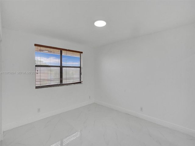 10051 Winding Lake Rd 201, Sunrise, FL 33351