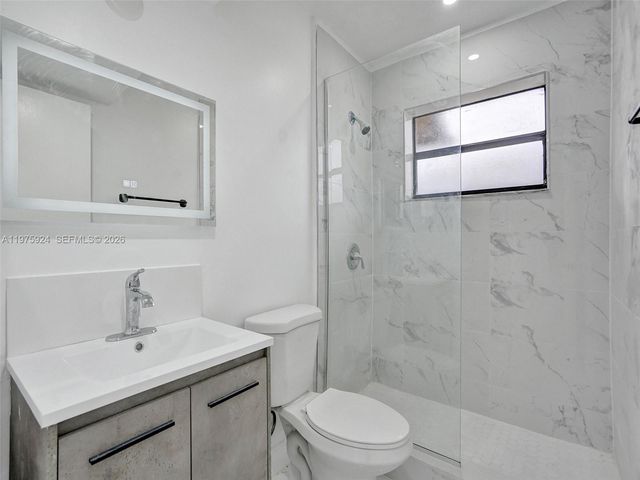 10051 Winding Lake Rd 201, Sunrise, FL 33351