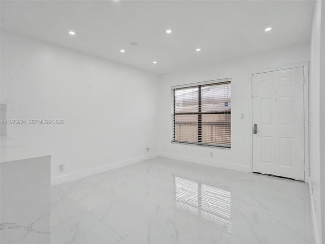 10051 Winding Lake Rd 201, Sunrise, FL 33351