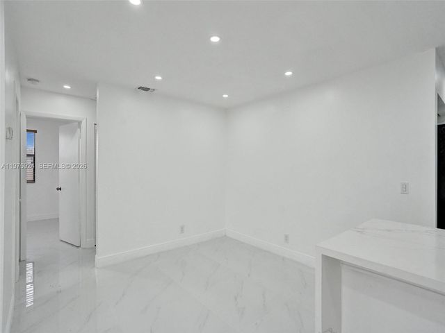 10051 Winding Lake Rd 201, Sunrise, FL 33351