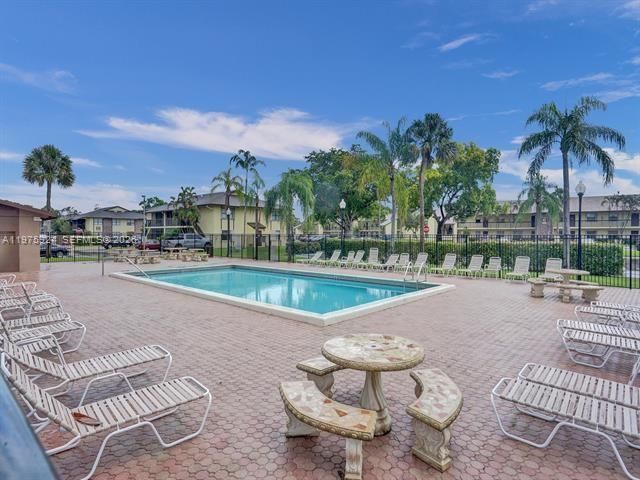 10051 Winding Lake Rd 201, Sunrise, FL 33351