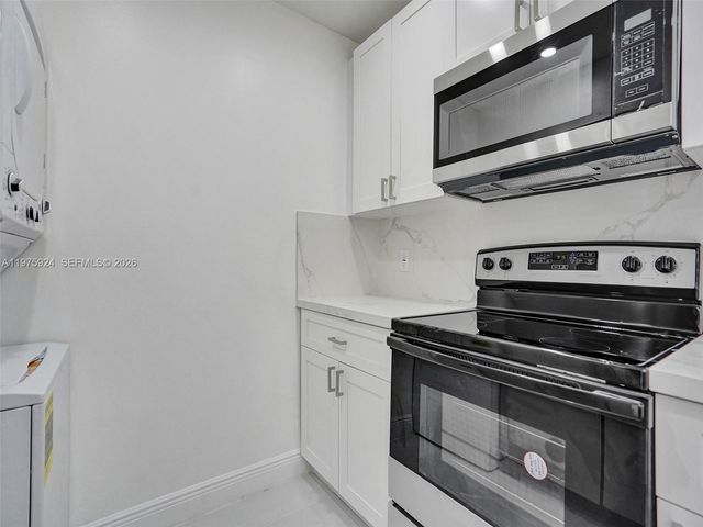 10051 Winding Lake Rd 201, Sunrise, FL 33351