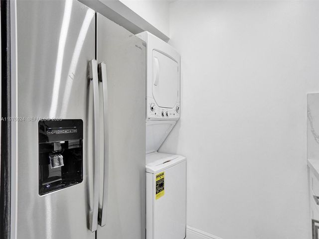 10051 Winding Lake Rd 201, Sunrise, FL 33351