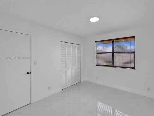 10051 Winding Lake Rd 201, Sunrise, FL 33351