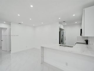 10051 Winding Lake Rd 201, Sunrise, FL 33351