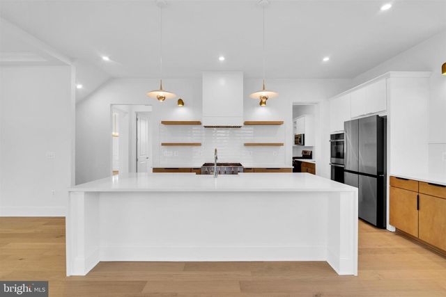 2021 NORDLIE PL, Falls Church, VA 22043