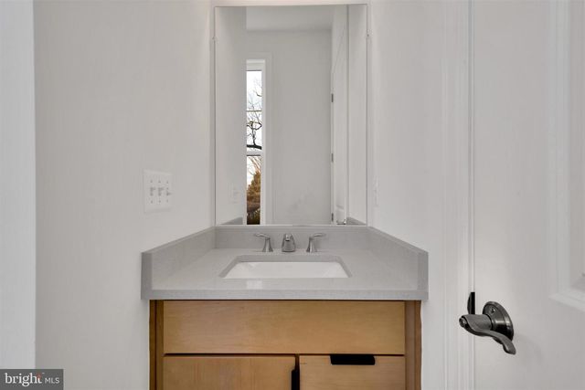 2021 NORDLIE PL, Falls Church, VA 22043