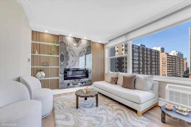 336 W Wellington Avenue 1002, Chicago, IL 60657