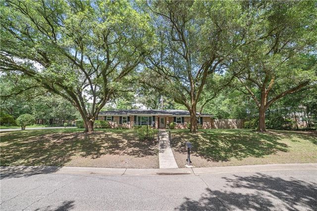 1008 Chalet W Drive, Mobile, AL 36608