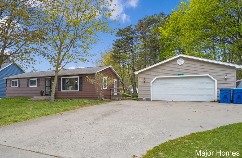 1015 Vogel Street, Ludington, MI 49431