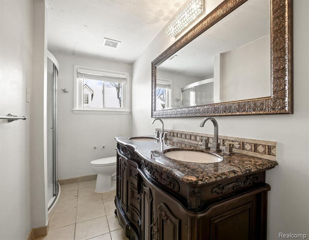 5570 Forman Drive, Bloomfield Hills, MI 48301