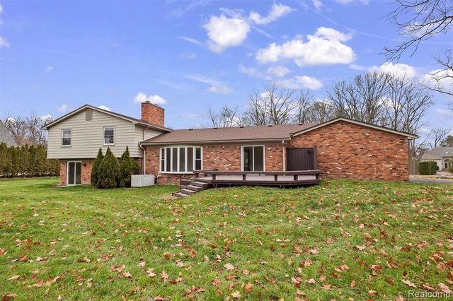 5570 Forman Drive, Bloomfield Hills, MI 48301