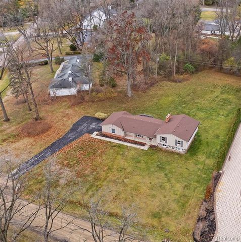 5570 Forman Drive, Bloomfield Hills, MI 48301