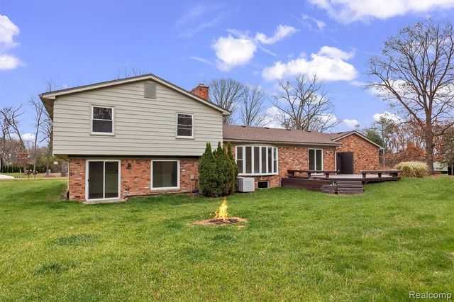 5570 Forman Drive, Bloomfield Hills, MI 48301