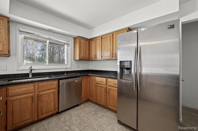 5570 Forman Drive, Bloomfield Hills, MI 48301