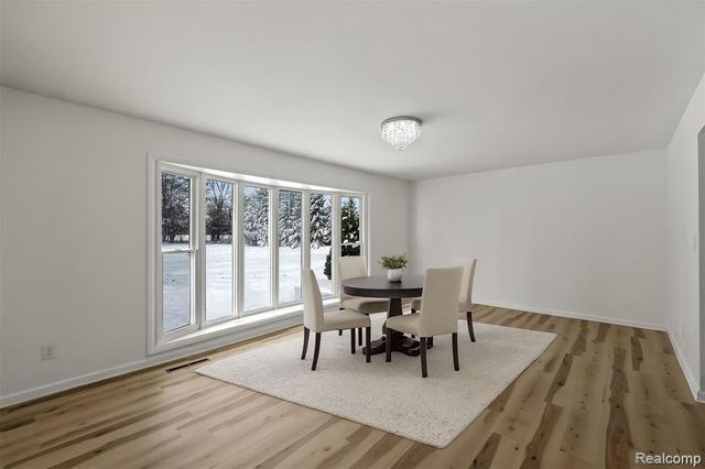 5570 Forman Drive, Bloomfield Hills, MI 48301