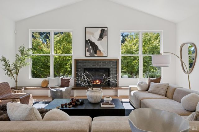 20685 5th St E, Sonoma, CA 95476