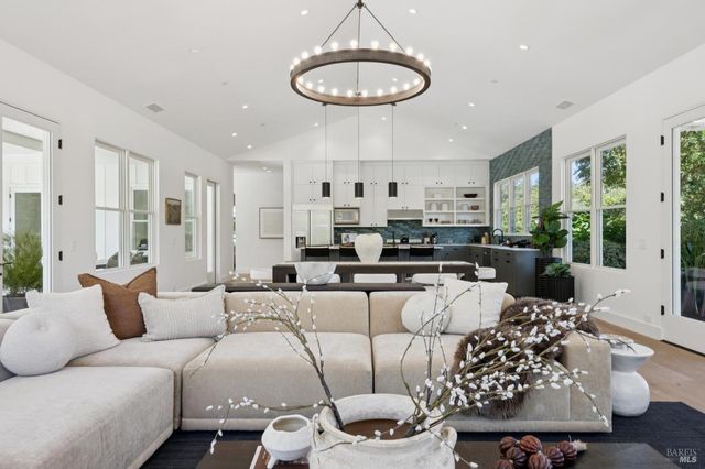 20685 5th St E, Sonoma, CA 95476