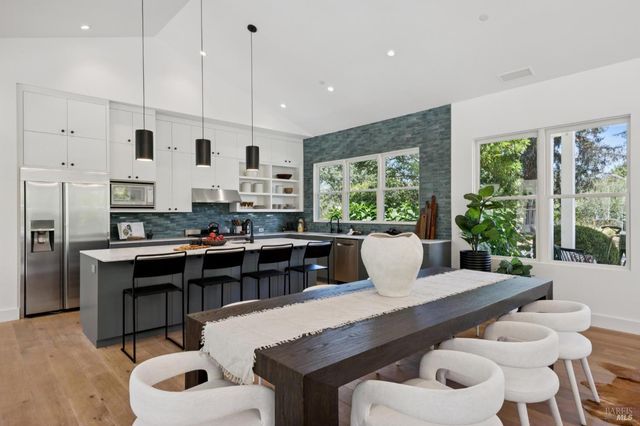 20685 5th St E, Sonoma, CA 95476