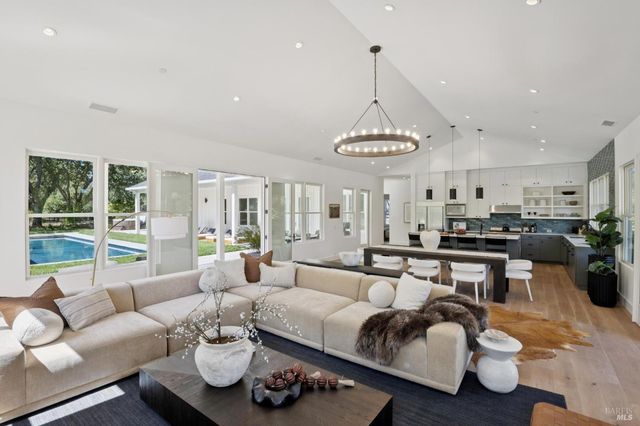 20685 5th St E, Sonoma, CA 95476