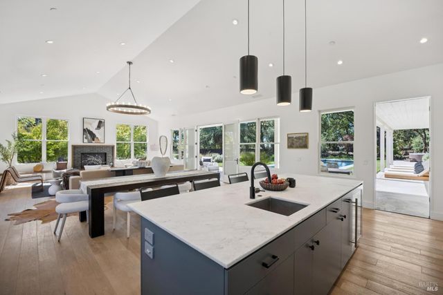 20685 5th St E, Sonoma, CA 95476