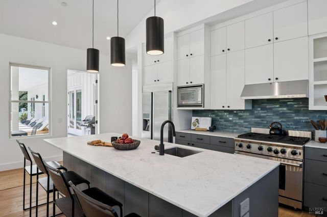 20685 5th St E, Sonoma, CA 95476