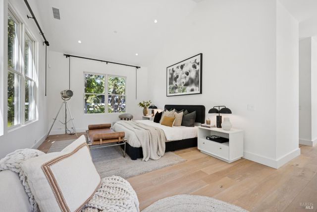 20685 5th St E, Sonoma, CA 95476