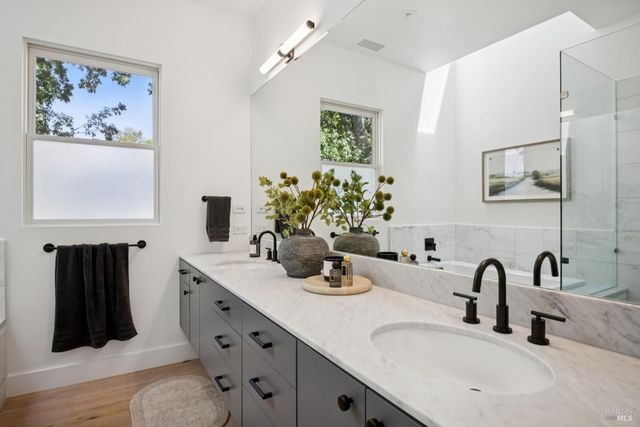 20685 5th St E, Sonoma, CA 95476