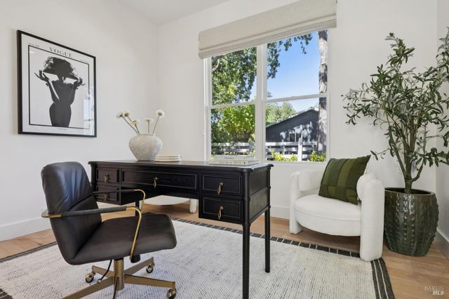 20685 5th St E, Sonoma, CA 95476