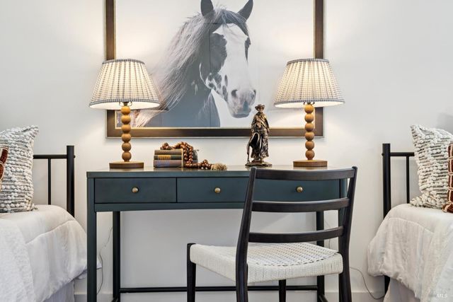 20685 5th St E, Sonoma, CA 95476