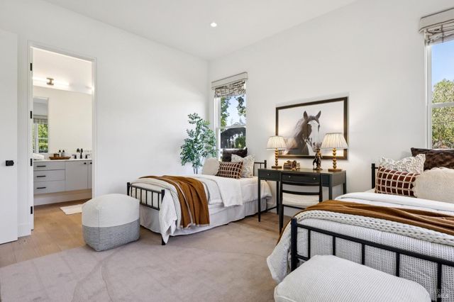 20685 5th St E, Sonoma, CA 95476