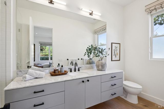 20685 5th St E, Sonoma, CA 95476