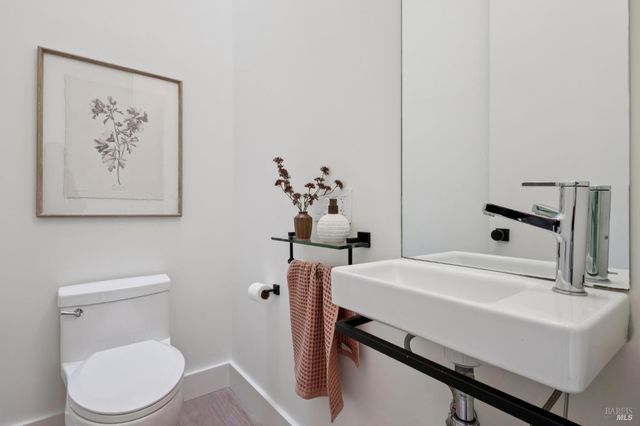 20685 5th St E, Sonoma, CA 95476