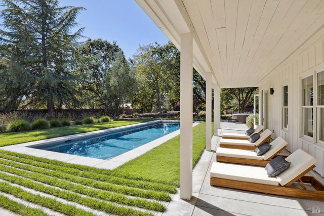 20685 5th St E, Sonoma, CA 95476