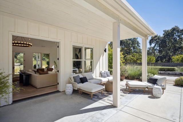 20685 5th St E, Sonoma, CA 95476