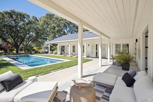 20685 5th St E, Sonoma, CA 95476