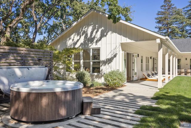 20685 5th St E, Sonoma, CA 95476