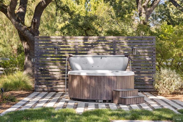 20685 5th St E, Sonoma, CA 95476