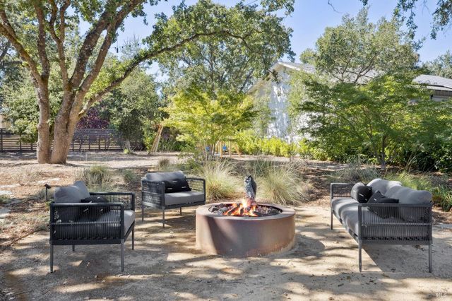 20685 5th St E, Sonoma, CA 95476