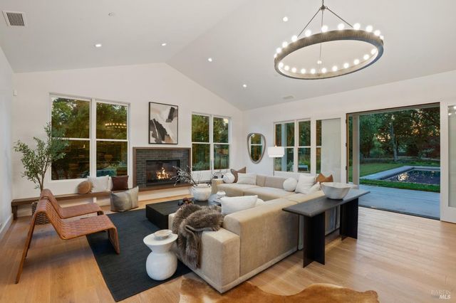 20685 5th St E, Sonoma, CA 95476