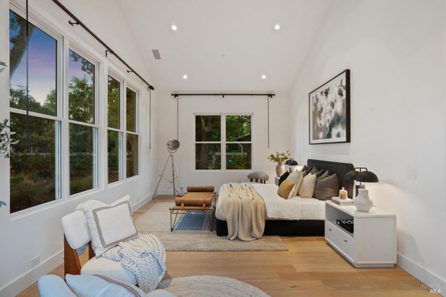 20685 5th St E, Sonoma, CA 95476