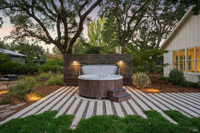 20685 5th St E, Sonoma, CA 95476