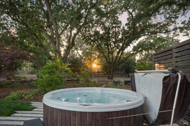 20685 5th St E, Sonoma, CA 95476