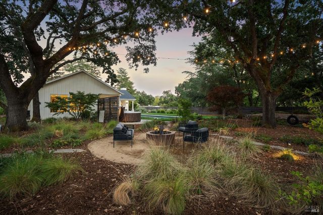 20685 5th St E, Sonoma, CA 95476