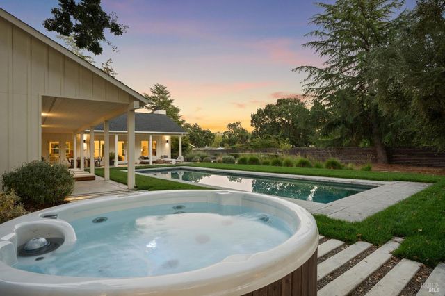 20685 5th St E, Sonoma, CA 95476