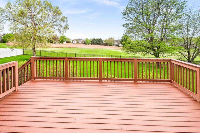25 Pebblebrook Court, Bloomington, IL 61705