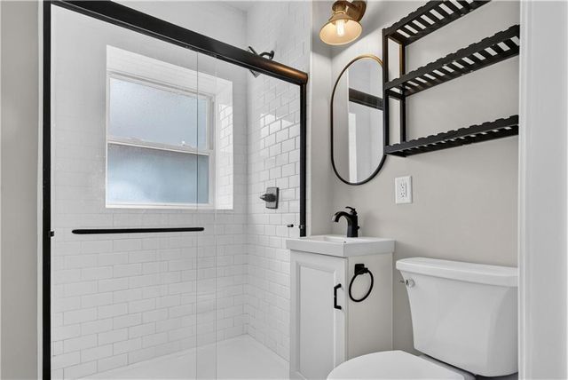 212 Emanual Cleaver Boulevard E, Kansas City, MO 64112